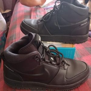 Men black Nike shoes